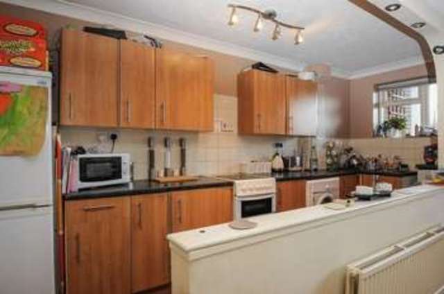  Image of 2 bedroom Flat for sale in Savile Way Grove Wantage OX12 at Savile Way Grove Wantage, OX12 0PT