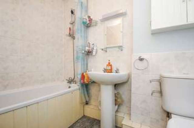  Image of 2 bedroom Flat for sale in Savile Way Grove Wantage OX12 at Savile Way Grove Wantage, OX12 0PT