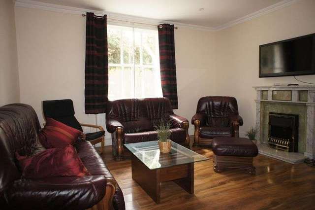  Image of 4 bedroom Terraced house to rent in Stamford Cottages London SW10 at Stamford Cottages  Chelsea, SW10 9UP