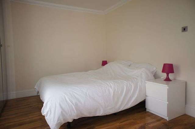  Image of 4 bedroom Terraced house to rent in Stamford Cottages London SW10 at Stamford Cottages  Chelsea, SW10 9UP