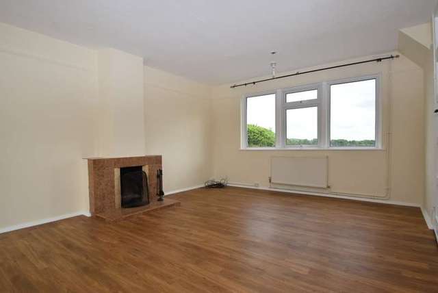  Image of 3 bedroom Semi-Detached house to rent in Streatley Reading RG8 at Streatley  Reading, RG8 9PX