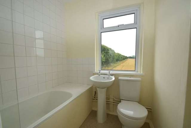  Image of 3 bedroom Semi-Detached house to rent in Streatley Reading RG8 at Streatley  Reading, RG8 9PX