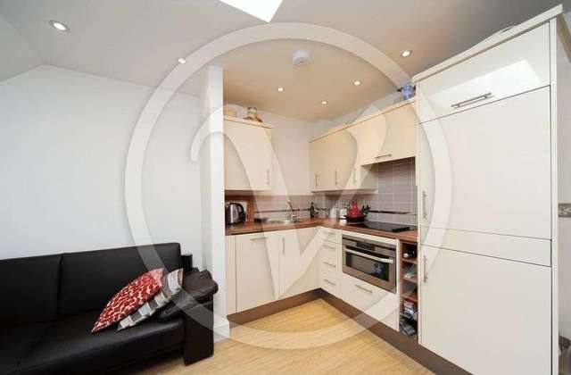  Image of 1 bedroom Flat to rent in Finchley Road London NW3 at Finchley Road Swiss Cottage London, NW3 5HS
