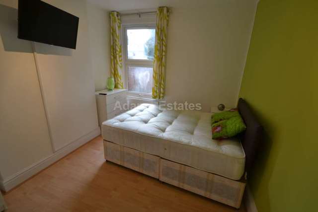  Image of 1 bedroom House Share to rent in Wantage Road Reading RG30 at Wantage Road  Reading, RG30 2SE