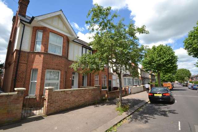  Image of 1 bedroom House Share to rent in Wantage Road Reading RG30 at Wantage Road  Reading, RG30 2SE