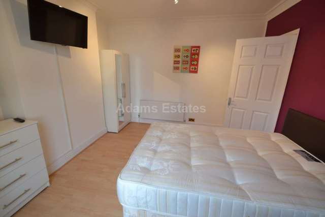  Image of 1 bedroom House Share to rent in Wantage Road Reading RG30 at Wantage Road  Reading, RG30 2SE