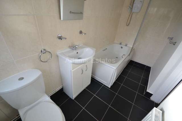  Image of 1 bedroom House Share to rent in Wantage Road Reading RG30 at Wantage Road  Reading, RG30 2SE