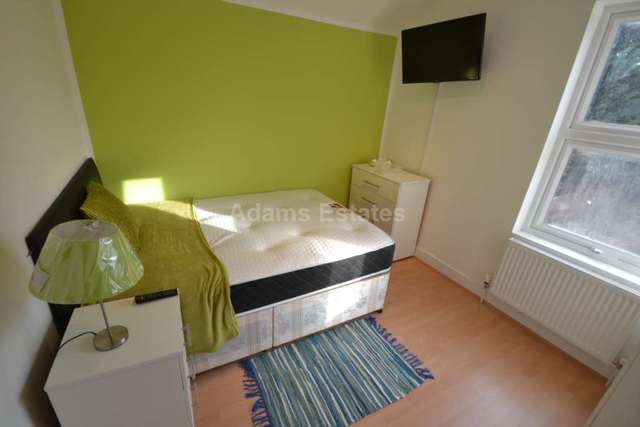  Image of 1 bedroom House Share to rent in Wantage Road Reading RG30 at Wantage Road  Reading, RG30 2SE