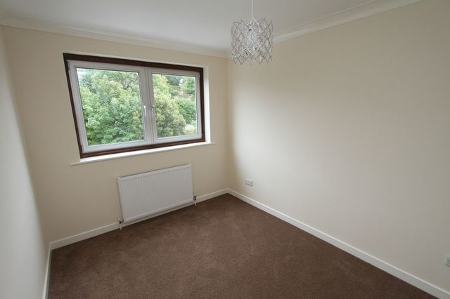  Image of 2 bedroom Flat for sale in Wellington Terrace Clevedon BS21 at Wellington Terrace  Clevedon, BS21 7PQ