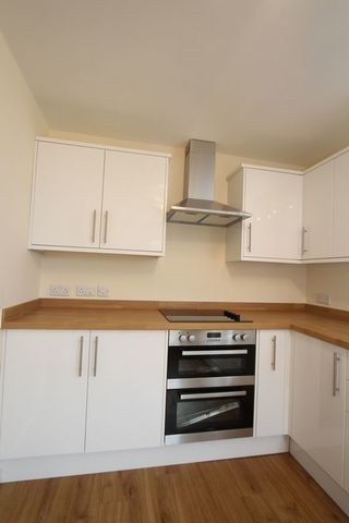  Image of 2 bedroom Flat for sale in Wellington Terrace Clevedon BS21 at Wellington Terrace  Clevedon, BS21 7PQ
