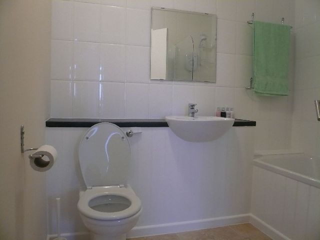  Image of 2 bedroom Flat to rent in Hermitage Road Edgbaston Birmingham B15 at Birmingham, B15 3US