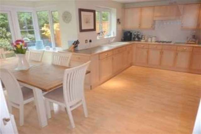  Image of 5 bedroom Detached house to rent in Demontfort Way Uttoxeter ST14 at Uttoxeter, ST14 8XY