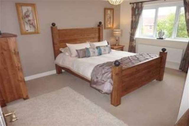  Image of 5 bedroom Detached house to rent in Demontfort Way Uttoxeter ST14 at Uttoxeter, ST14 8XY