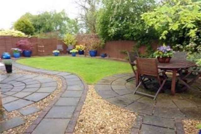  Image of 5 bedroom Detached house to rent in Demontfort Way Uttoxeter ST14 at Uttoxeter, ST14 8XY