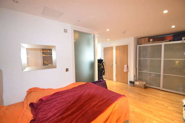  Image of Flat to rent in Millharbour London E14 at 37 Millharbour  Canary Wharf, E14 9HW