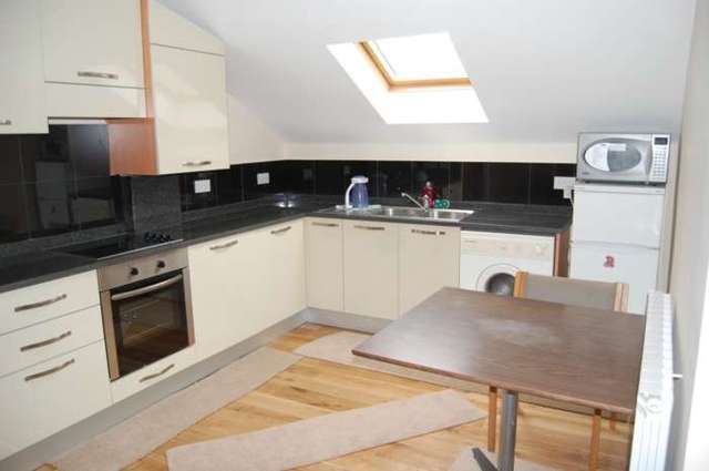  Image of House Share to rent in Ongar Road Addlestone KT15 at Ongar Road  Addlestone, KT15 1BW