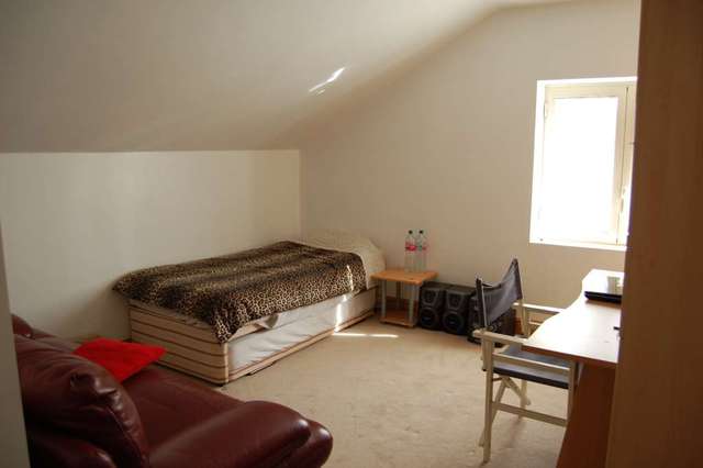  Image of House Share to rent in Ongar Road Addlestone KT15 at Ongar Road  Addlestone, KT15 1BW