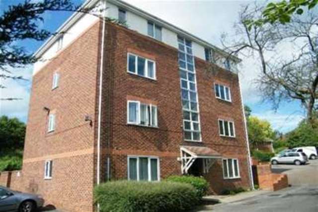  Image of 1 bedroom Flat to rent in Overcliff Road Grays RM17 at Grays, RM17 6BF