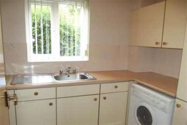  Image of 1 bedroom Flat to rent in Overcliff Road Grays RM17 at Grays, RM17 6BF