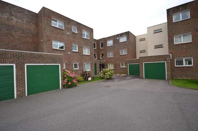  Image of 2 bedroom Flat to rent in De La Warr Parade Bexhill-on-Sea TN40 at Lionel Road  Bexhill On Sea, TN40 1PJ