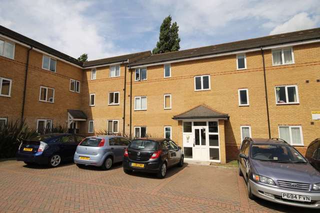  Image of 2 bedroom Flat to rent in Beaver Close Morden SM4 at Beaver Close  Morden, SM4 4NH