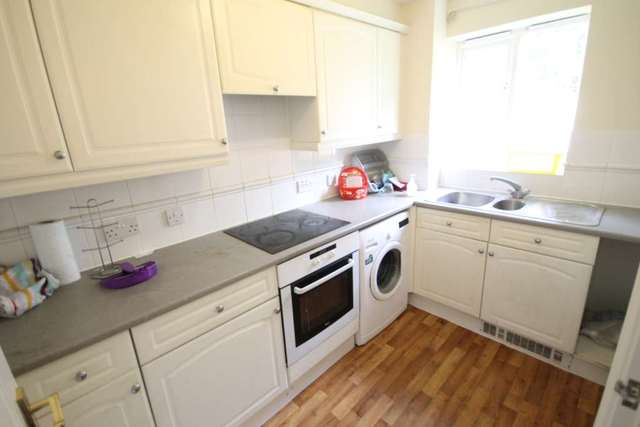  Image of 2 bedroom Flat to rent in Beaver Close Morden SM4 at Beaver Close  Morden, SM4 4NH