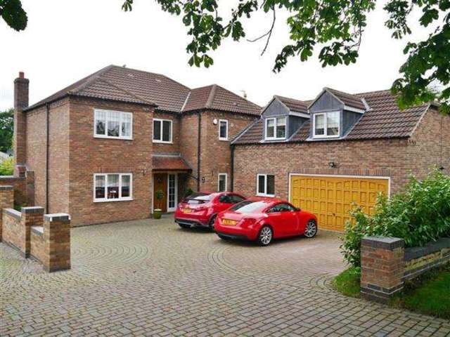  Image of 5 bedroom Detached house for sale in Belton Lane Grantham NG31 at Manthorpe, NG31 9PL