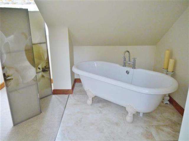  Image of 5 bedroom Detached house for sale in Belton Lane Grantham NG31 at Manthorpe, NG31 9PL