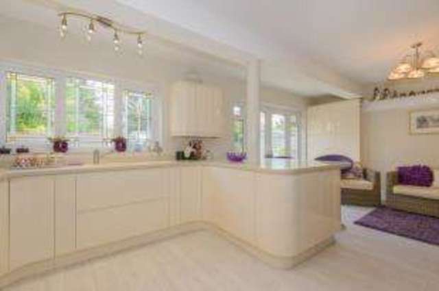  Image of 4 bedroom Detached house for sale in Grandview Road Benfleet SS7 at Benfleet Essex Thundersley, SS7 3JZ