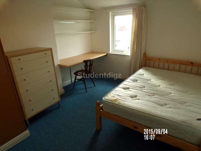  Image of 5 bedroom Detached house to rent in Birch Lane Longsight Manchester M13 at Birch Lane  Manchester, M13 0WN
