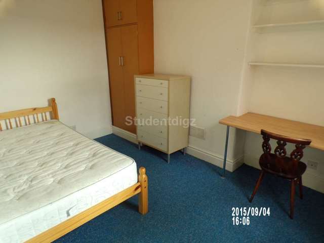  Image of 5 bedroom Detached house to rent in Birch Lane Longsight Manchester M13 at Birch Lane  Manchester, M13 0WN