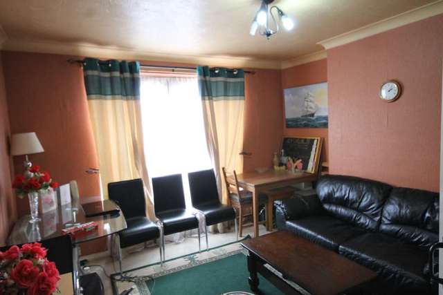  Image of 1 bedroom Flat to rent in Lilleshall Road Morden SM4 at Bishopsford Road  Morden, SM4 6DT