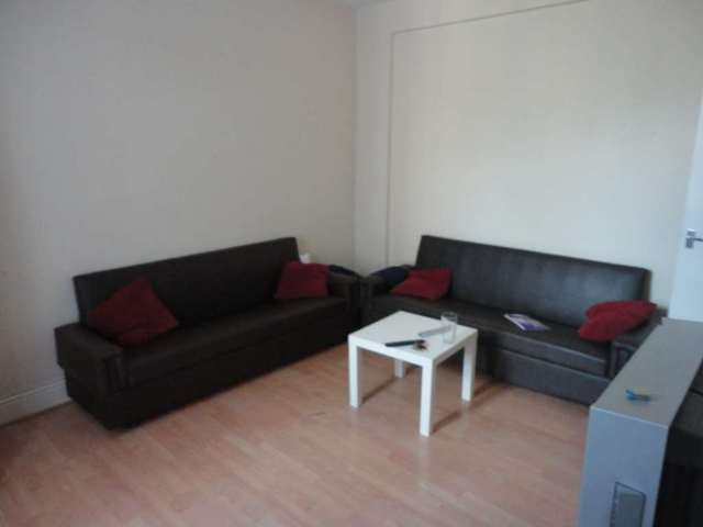  Image of 5 bedroom Terraced house to rent in Blenheim Road Reading RG1 at Blenheim Road  Reading, RG1 5NG