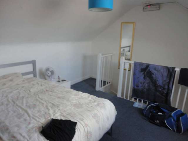  Image of 5 bedroom Terraced house to rent in Blenheim Road Reading RG1 at Blenheim Road  Reading, RG1 5NG