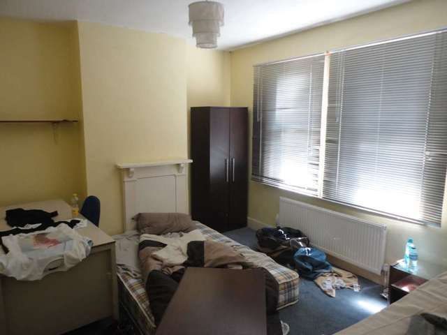  Image of 5 bedroom Terraced house to rent in Blenheim Road Reading RG1 at Blenheim Road  Reading, RG1 5NG