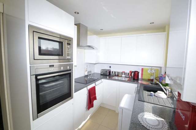  Image of 3 bedroom Terraced house to rent in Isis Walk Bletchley Milton Keynes MK3 at Isis Walk Bletchley Milton Keynes, MK3 7DA