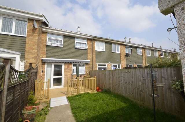  Image of 3 bedroom Terraced house to rent in Isis Walk Bletchley Milton Keynes MK3 at Isis Walk Bletchley Milton Keynes, MK3 7DA