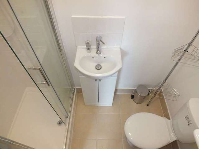  Image of 1 bedroom Detached house to rent in Brisbane Road Tilehurst Reading RG30 at Reading Berkshire Tilehurst, RG30 2PE