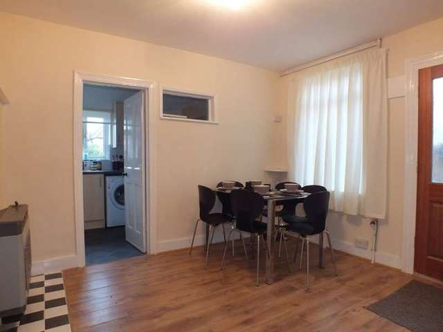  Image of 1 bedroom Detached house to rent in Brisbane Road Tilehurst Reading RG30 at Reading Berkshire Tilehurst, RG30 2PE