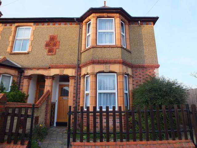  Image of 1 bedroom Detached house to rent in Brisbane Road Tilehurst Reading RG30 at Reading Berkshire Tilehurst, RG30 2PE