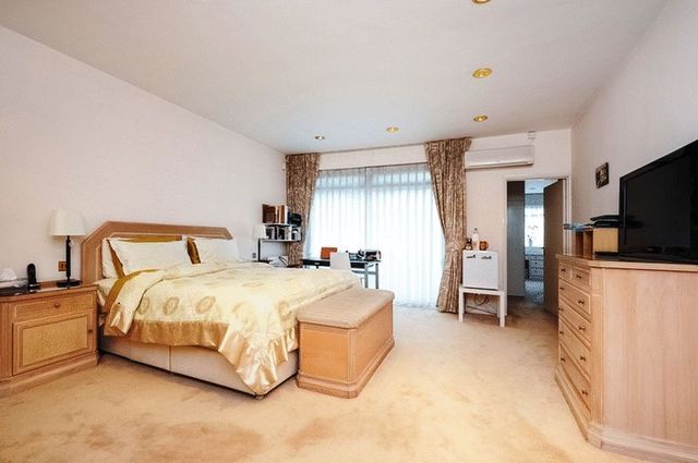  Image of 5 bedroom Detached house for sale in Canons Drive Canons Park Edgware HA8 at Canons Drive  Edgware, HA8 7QS
