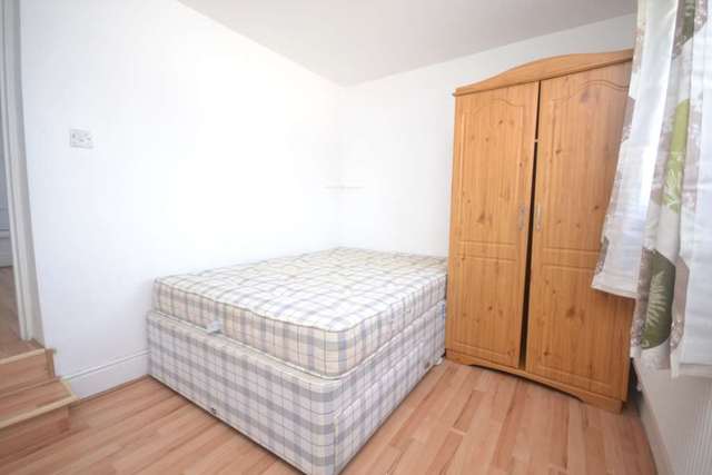  Image of 1 bedroom Flat to rent in Carnarvon Road Reading RG1 at Carnavon Road  Reading, RG1 5SB