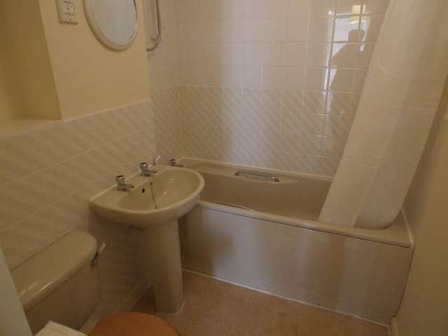  Image of 2 bedroom Detached house to rent in Westwood Road Southampton SO17 at Westwood Road  Southampton, SO17 1DH