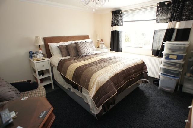  Image of 2 bedroom Detached house for sale in Chancel Close Benfleet SS7 at Chancel Close  Benfleet, SS7 4ET