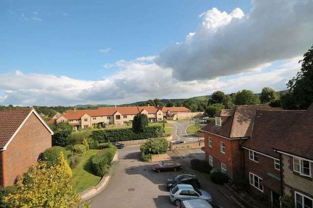  Image of 2 bedroom Flat for sale in Chanctonbury Walk Storrington Pulborough RH20 at Chanctonbury Walk Storrington Pulborough, RH20 4LT
