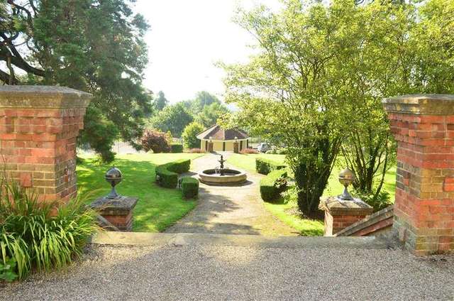  Image of 2 bedroom Apartment for sale in Chapman Way Haywards Heath RH16 at Haywards Heath West Sussex Haywards Heath, RH16 4UL