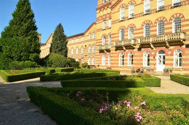  Image of 2 bedroom Apartment for sale in Chapman Way Haywards Heath RH16 at Haywards Heath West Sussex Haywards Heath, RH16 4UL