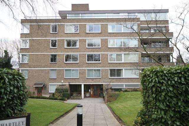  Image of 3 bedroom Flat to rent in The Avenue Sneyd Park Bristol BS9 at Chartley 22 The Avenue Bristol, BS9 1PE