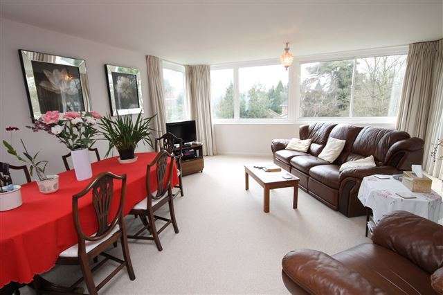  Image of 3 bedroom Flat to rent in The Avenue Sneyd Park Bristol BS9 at Chartley 22 The Avenue Bristol, BS9 1PE