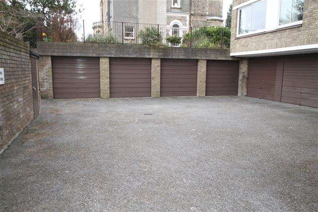  Image of 3 bedroom Flat to rent in The Avenue Sneyd Park Bristol BS9 at Chartley 22 The Avenue Bristol, BS9 1PE